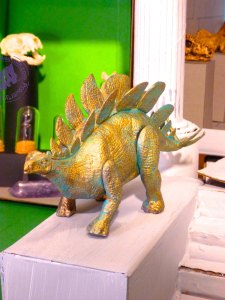 Learn how to paint something so that it looks like a bronze statue